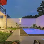 Modern Townhouse With Private Pool And Bbq Area